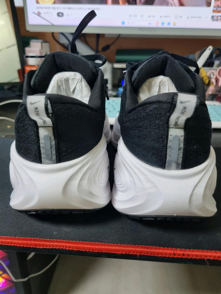 나이키 보메로 플러스 255mm팝니다--3