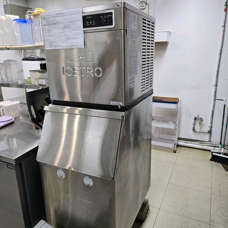 아이스트로 버티컬 수냉식 대형제빙기 200kg--0