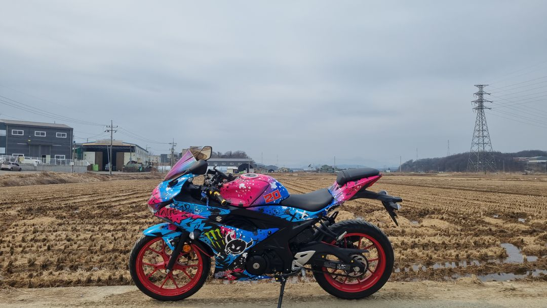 스즈키 GSX R 125 23년식/딱2만키로수/머플러튜닝/검빨/급매 이미지