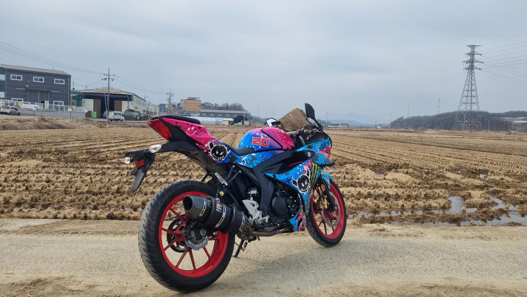 스즈키 GSX R 125 23년식/딱2만키로수/머플러튜닝/검빨/급매 이미지