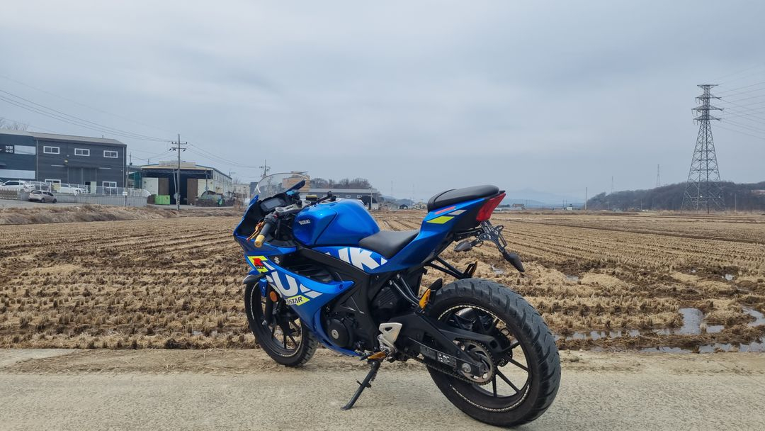 스즈키 gsxr125 23년식/1만9천키로수/풀배기튜닝/급매--4