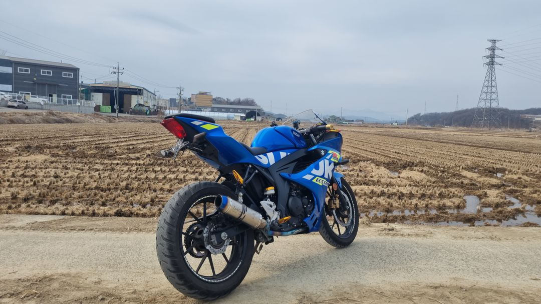 스즈키 gsxr125 23년식/1만9천키로수/풀배기튜닝/급매--6