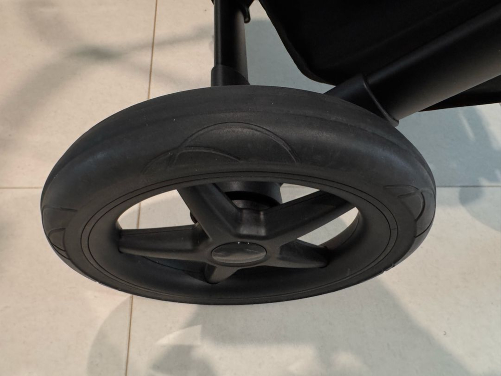 쌍둥이 유모차 세트 이미지