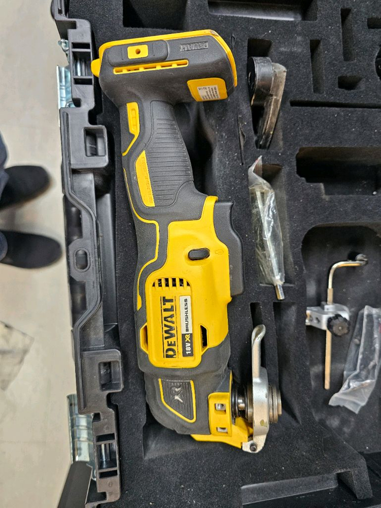 디월트 18V 멀티커터 / DCS355N--2