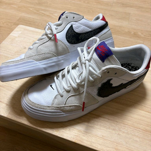 나이키 줌 포고 플러스 스니커즈 275