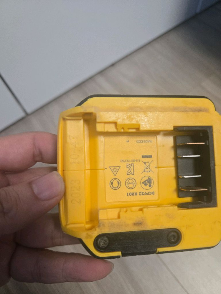 디월트 임팩렌치 dcf922 팜(2023년식)--2