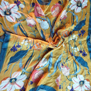 명품라인의 품격 우아하고 품위있는 디자인 아름다운 스카프 머플러 목도리 원피스 투피스 니트 스웨트 스커트 이미지