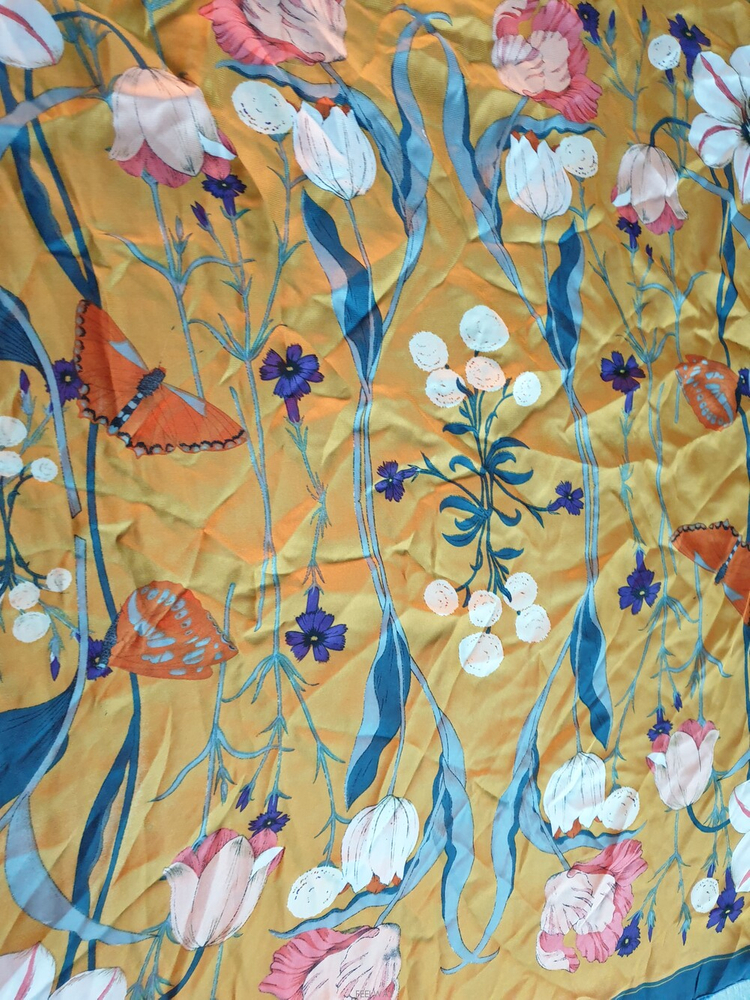 명품라인의 품격 우아하고 품위있는 디자인 아름다운 스카프 머플러 목도리 원피스 투피스 니트 스웨트 스커트 이미지