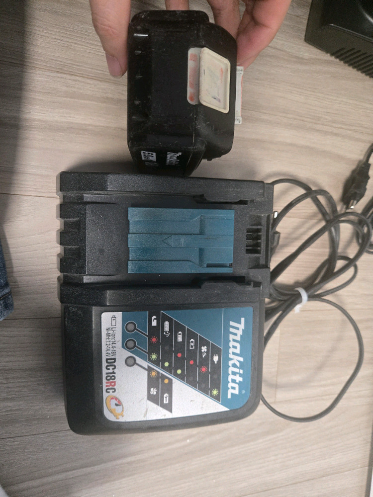 마끼다 충전기1개+배터리1개 5ah--2