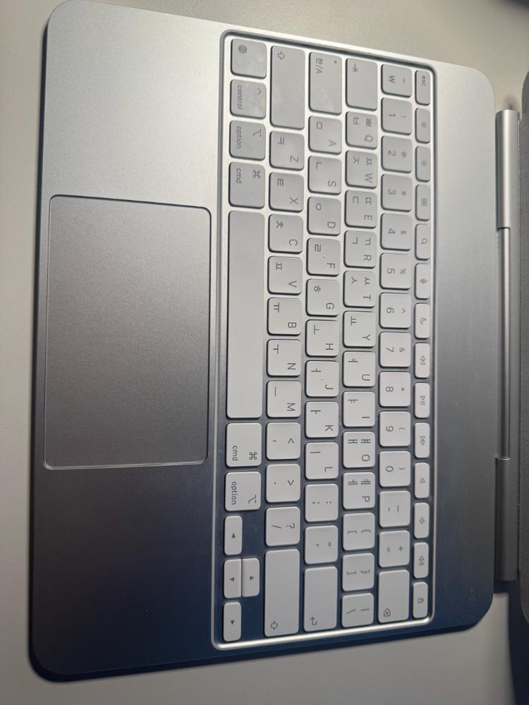 아이패드 프로 M4 매직키보드 13 화이트--1