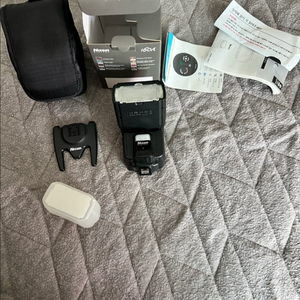 니신(닛신) i60a 플래시 스피드 라이트 소니용 A7R5에 사용함