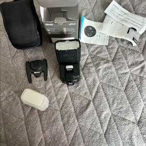 니신(닛신) i60a 플래시 스피드 라이트 소니용 A7R5에 사용함