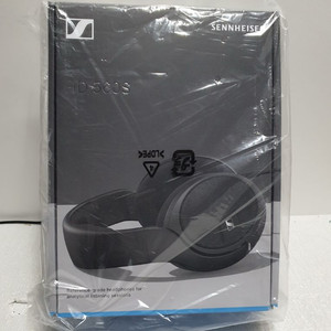 젠하이저 HD-560S 미개봉 새상품입니다. 박스에 비닐 포장도 안 뜯은 완전 새 제품입니다.