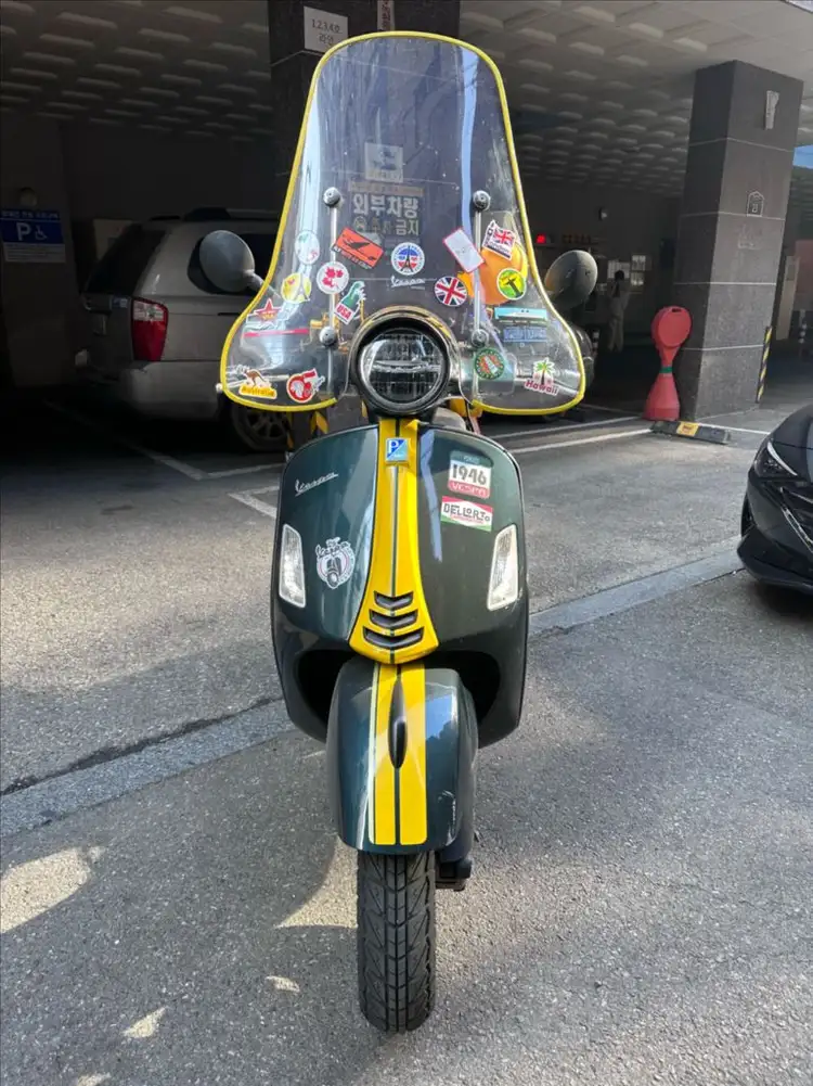 베스파 GTS 300 레이싱 식스티 스페셜에디션 이미지