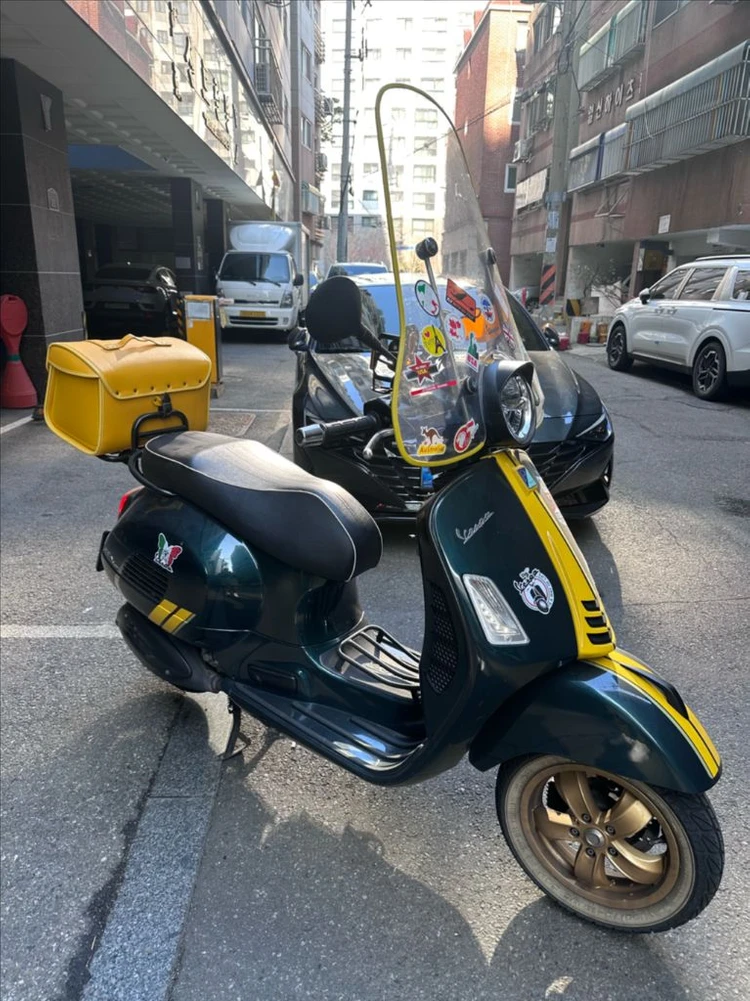 베스파 GTS 300 레이싱 식스티 스페셜에디션 이미지