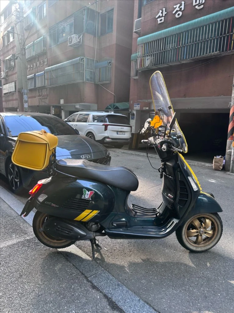 베스파 GTS 300 레이싱 식스티 스페셜에디션 이미지