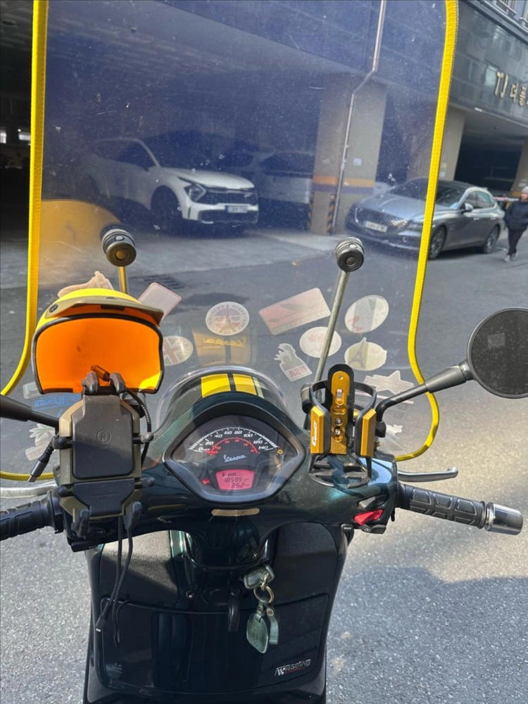 베스파 GTS 300 레이싱 식스티 스페셜에디션 이미지
