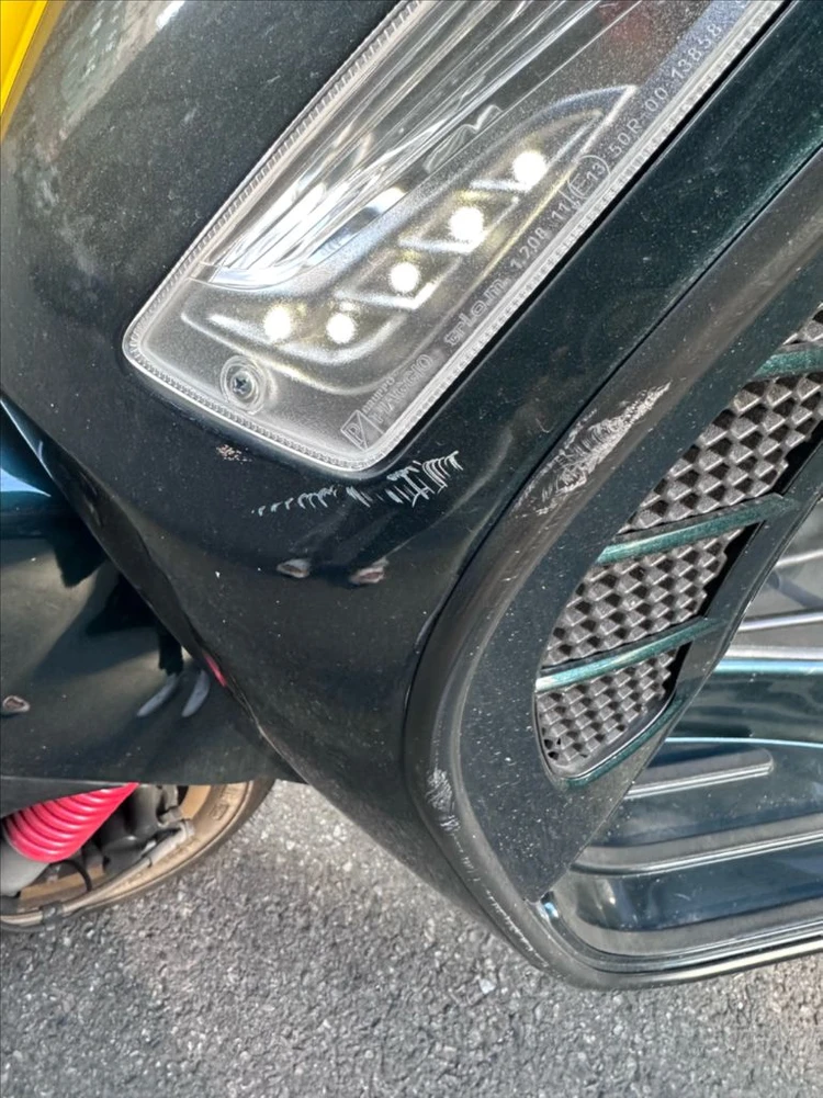 베스파 GTS 300 레이싱 식스티 스페셜에디션 이미지