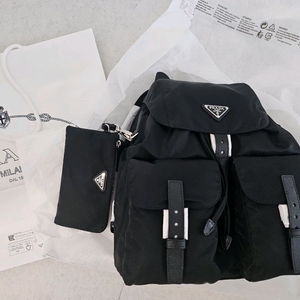 프라다 백팩 미사용 새제품