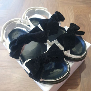 키미스튜디오 리본샌들 245