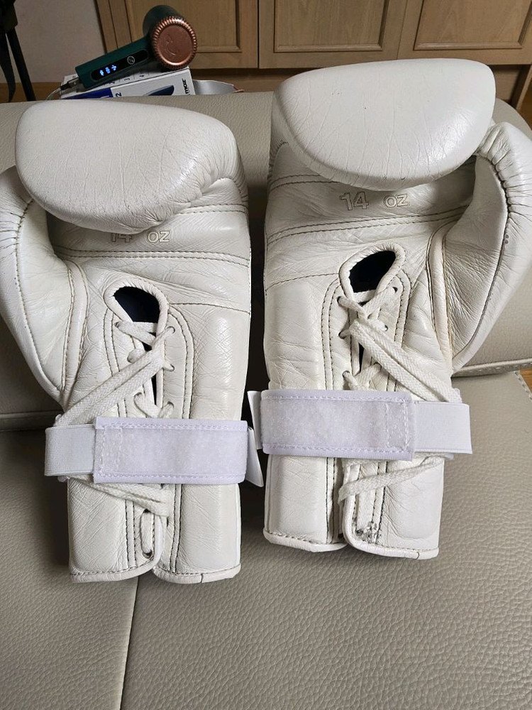 위닝 14온스 레이스 화이트 복싱글러브 판매 이미지