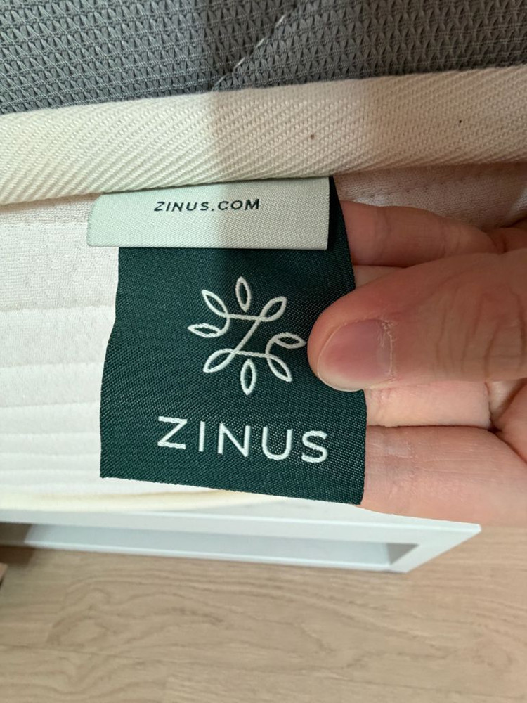 지누스 얼티마 하이브리드 퀸 매트리스+받침대--5