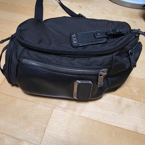 투미 켈리 슬링백