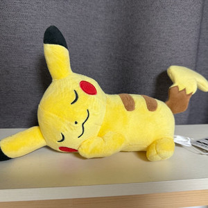 일본 포켓몬센터 피카츄 봉제인형 새제품 팝니다