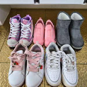 여아신발 일괄판매(스케쳐스, 아디다스, GAP, 네파, 나이키)