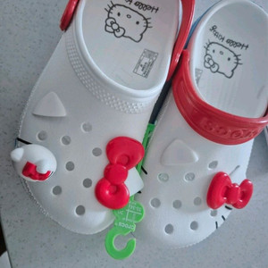 헬로키티 크록스 J2사이즈 새상품