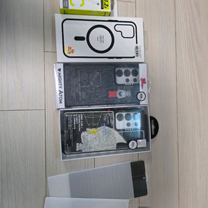 갤럭시 S25 울트라 케이스 4개.1.2A 고속 충전기 .액정필름