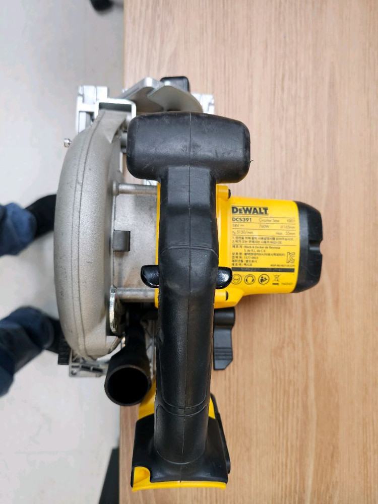 디월트 18V 원형톱 / DCS391N--1