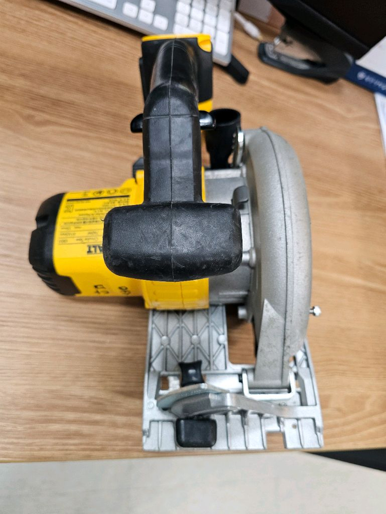 디월트 18V 원형톱 / DCS391N--2