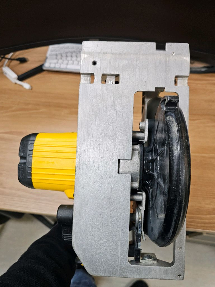 디월트 18V 원형톱 / DCS391N--4