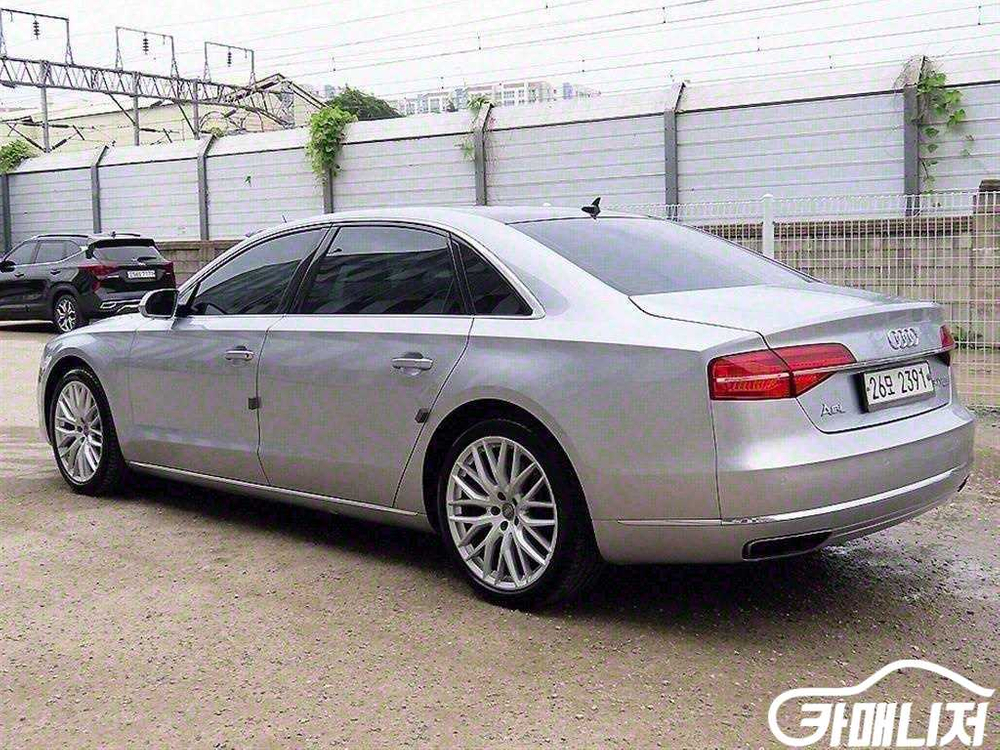 [아우디]뉴A8 60 TFSI 콰트로 LWB #3월급매 이미지