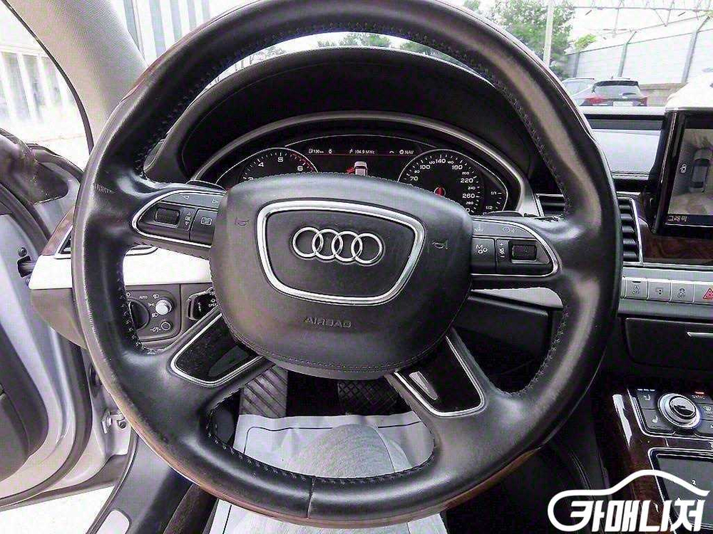 [아우디]뉴A8 60 TFSI 콰트로 LWB #3월급매 이미지