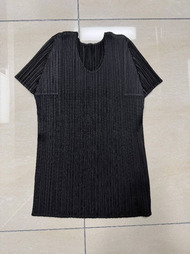 (새상품) 플리츠플리즈 먼슬리 반팔탑 블랙 3사이즈 팝니다 이미지