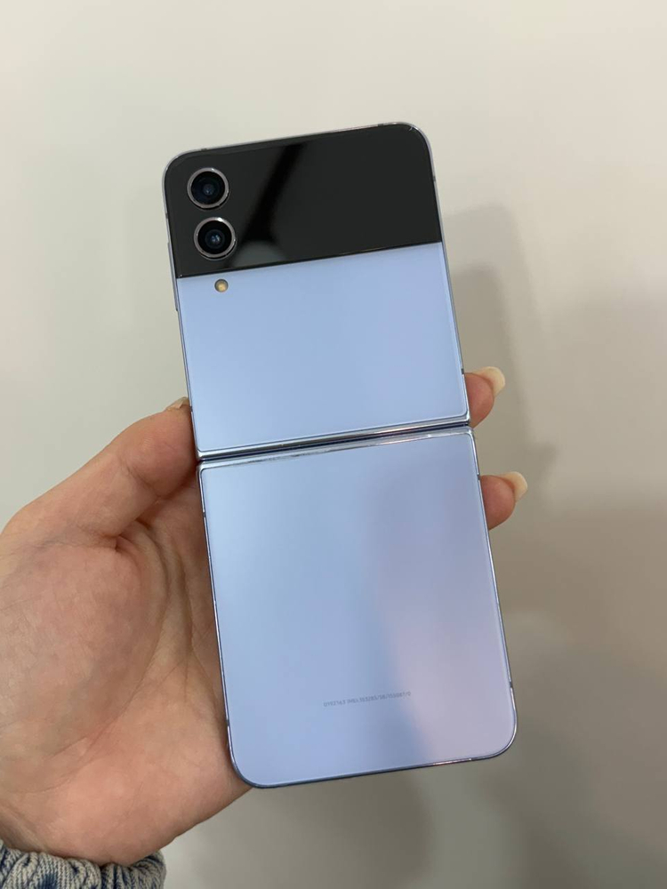 무잔상)갤럭시Z플립4 블루 256GB Y1579 이미지