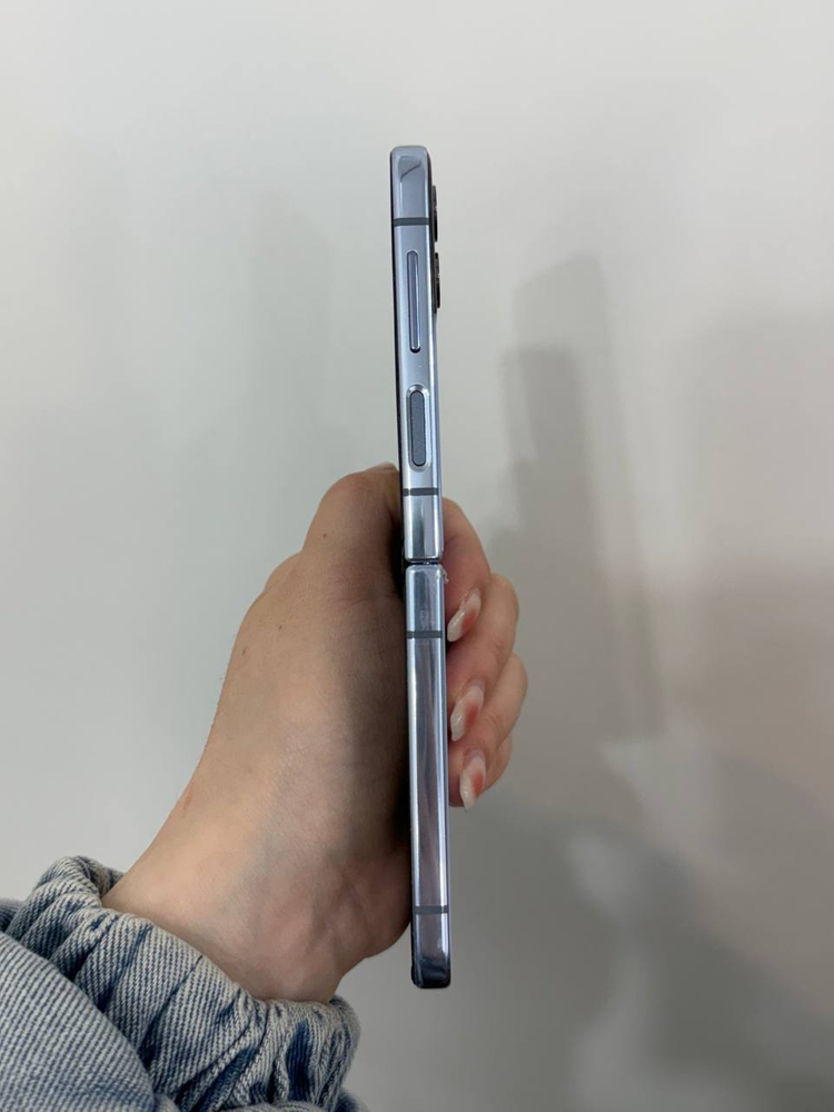 무잔상)갤럭시Z플립4 블루 256GB Y1579 이미지