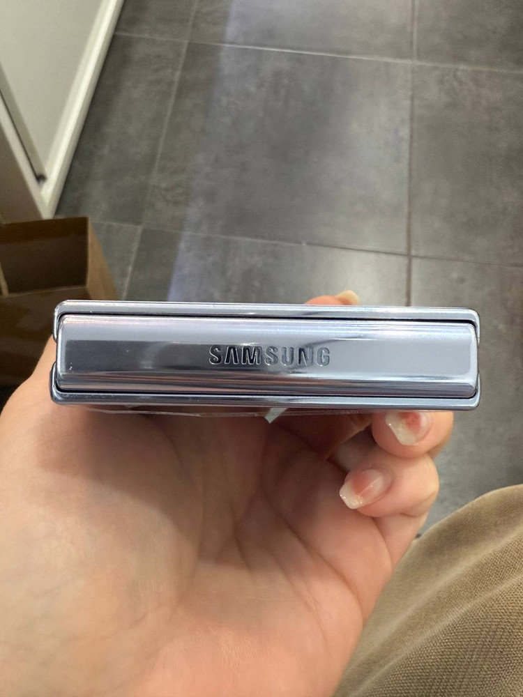 무잔상)갤럭시Z플립4 블루 256GB Y1579 이미지