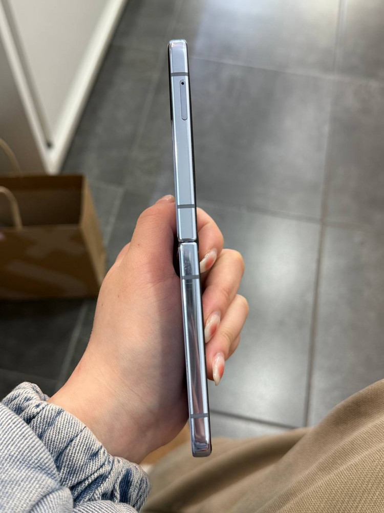 무잔상)갤럭시Z플립4 블루 256GB Y1579 이미지