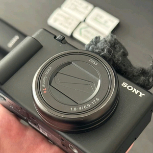 소니 zv1m2 똑딱이 브이로그 카메라 판매합니다.