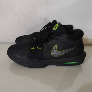 290mm 나이키 르브론 위트니스8 블랙볼트 농구화