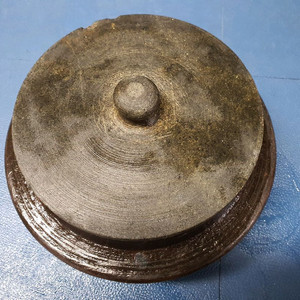 묵직한 무쇠솥 소형