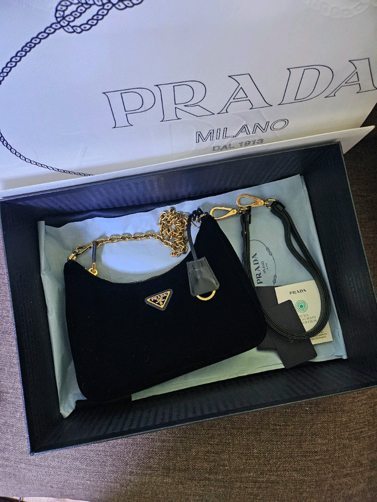 프라다 벨벳 호보백(새상품)--1