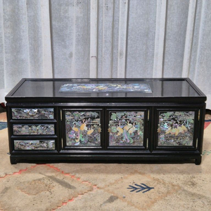 전통고가구 인테리어 자개문갑 이미지