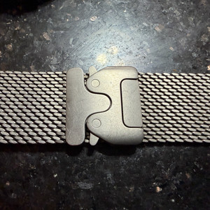 애플워치 티타늄 밀레니즈 루프 스트랩 m 사이즈 판매합니다.