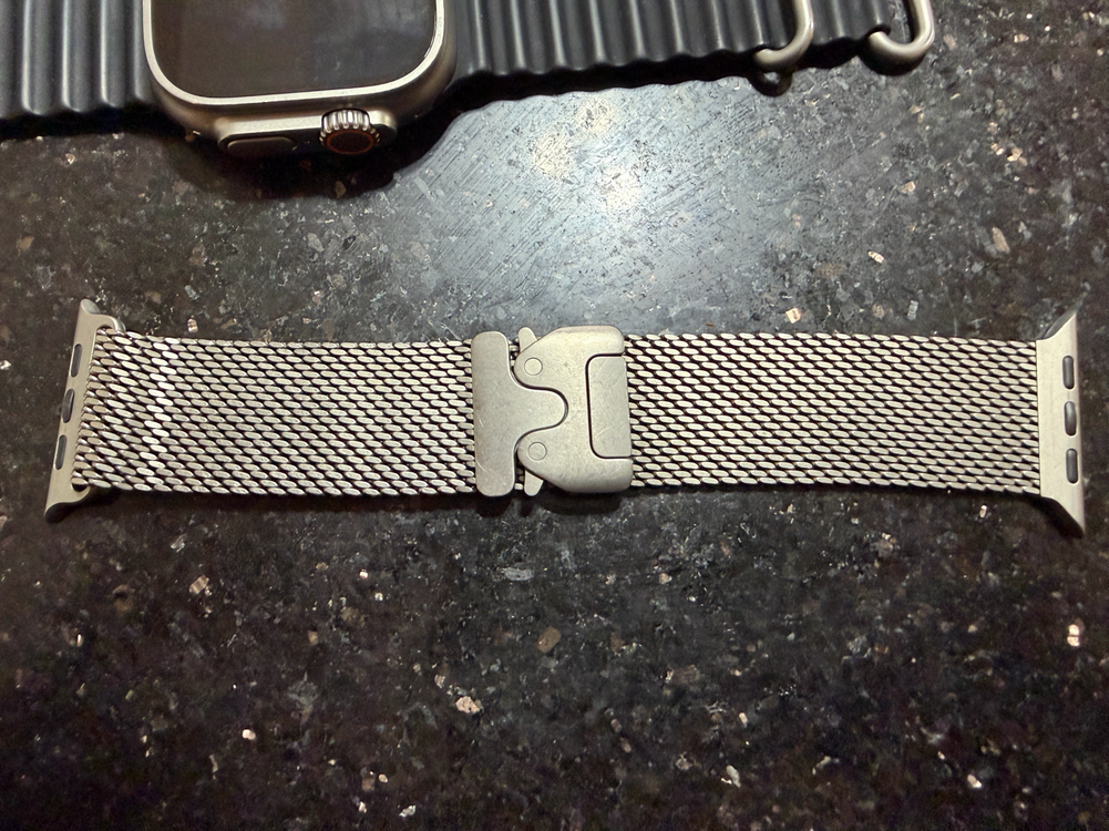 애플워치 티타늄 밀레니즈 루프 스트랩 m 사이즈 판매합니다.--4