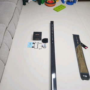 아일랜드 V2 146 + 도요 우라노G4 화이트 도색 5점 좌핸 팝니다