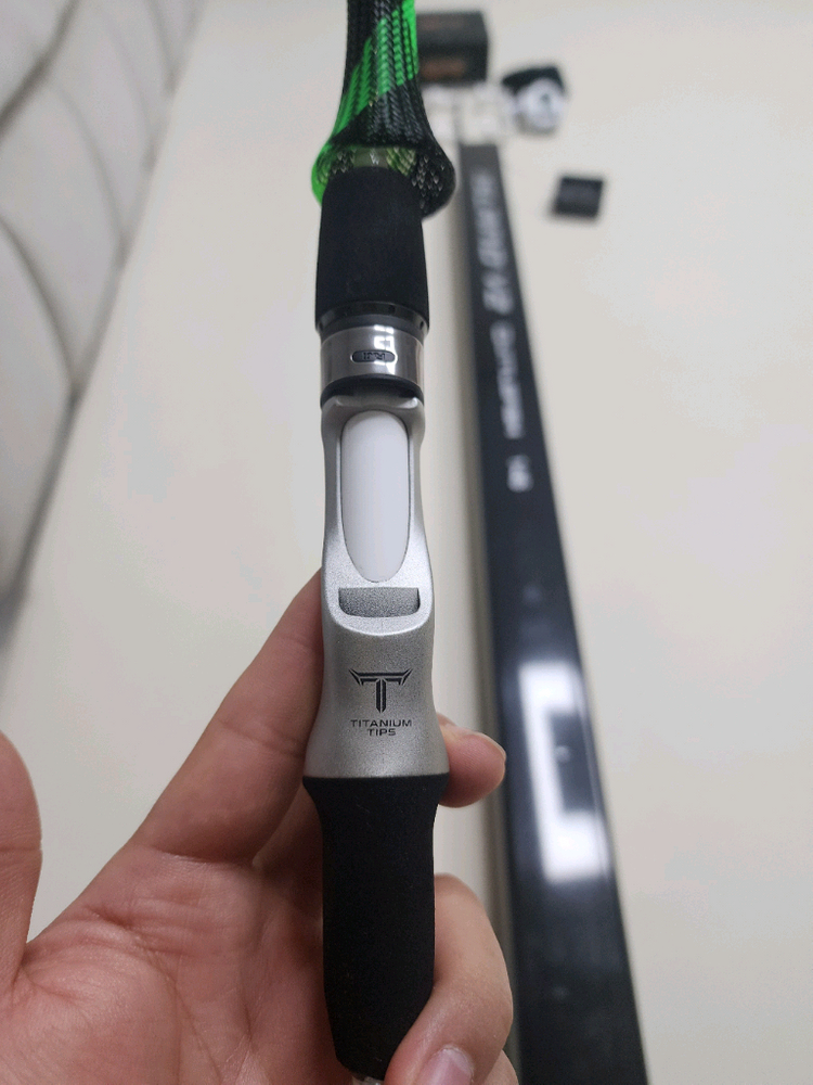 아일랜드 V2 146 + 도요 우라노G4 화이트 도색 5점 좌핸 팝니다 이미지